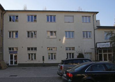 02-min